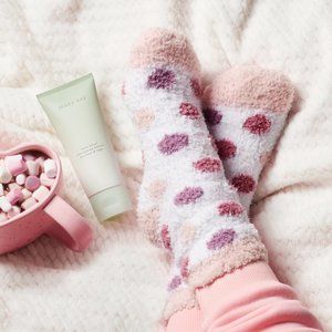 Mint Bliss Energizing Lotion for Feet & Legs with Holiday Socks Mary Kay